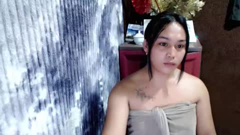 ITS ME CRYSTAL online show from May 12, 3:59 am