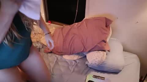 Snapshot of fuckmypussyplz1 chatting on September 25, 9:08 am fuckmypussyplz1 online show from September 25, 9:08 am