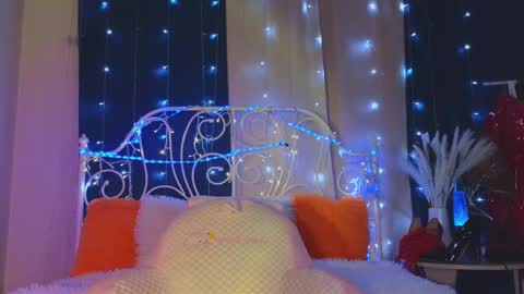 Snapshot of funny_whotsss chatting on February 9, 9:17 pm Tiffany online show from February 9, 9:17 pm