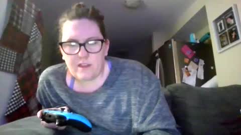 fuzzypeaches87 online show from February 9, 12:35 am