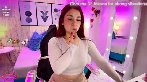 Snapshot of gabby_evanns chatting on February 22, 12:29 pm gabby_evanns online show from February 22, 12:29 pm