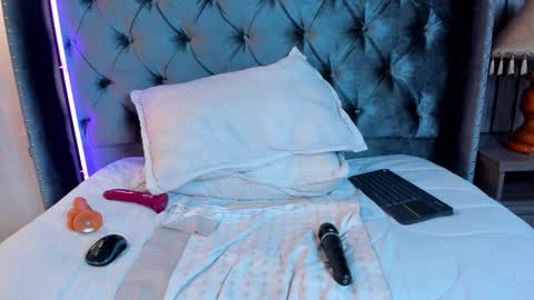gabhy_rivera online show from September 10, 1:44 pm