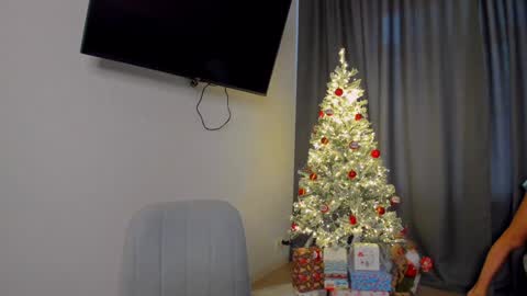 Snapshot of gabri_baby chatting on December 28, 10:03 am gabri_baby online show from December 28, 10:03 am