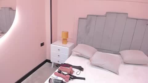 Snapshot of gabriela_lux chatting on September 18, 12:15 pm online show from September 18, 12:15 pm