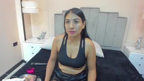 Snapshot of gabriela_lux chatting on October 29, 12:20 pm online show from October 29, 12:20 pm