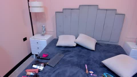 Snapshot of gabriela_lux chatting on October 1, 11:37 am online show from October 1, 11:37 am