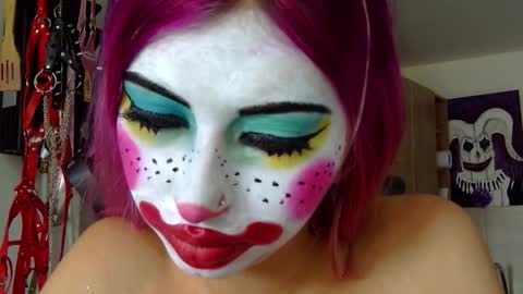 gabygumms online show from October 21, 1:15 pm