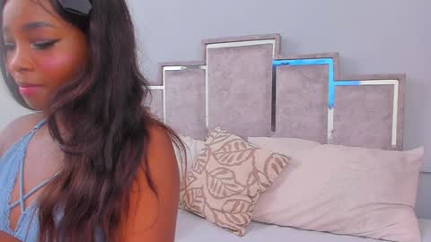 gabyyjones online show from December 18, 7:41 pm