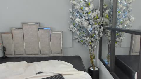 gabyyjones online show from December 22, 12:05 pm