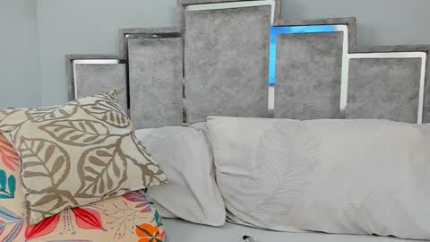 gabyyjones online show from December 21, 8:00 pm