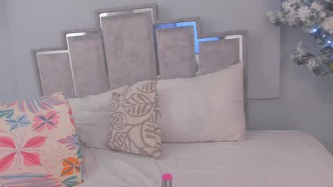 gabyyjones online show from December 5, 11:27 am