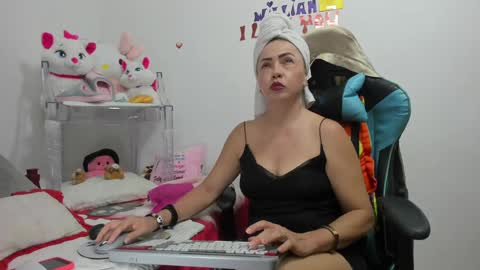 Snapshot of gatitasexy_hot_wet4u chatting on January 3, 8:54 pm Mfe online show from January 3, 8:54 pm