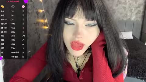 EmelyWoodes online show from June 25, 7:13 am