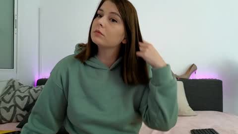 Snapshot of germangirl1996 chatting on February 2, 5:04 pm Nadine online show from February 2, 5:04 pm