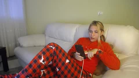 Snapshot of ggemas chatting on December 18, 7:26 am ggemas online show from December 18, 7:26 am