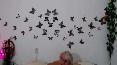 Snapshot of ghertrudequeen chatting on September 12, 3:29 am Ghertrudequeen online show from September 12, 3:29 am