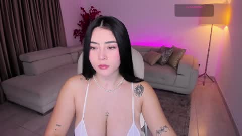 Snapshot of gia_lowry chatting on December 11, 11:19 am Gia lowry online show from December 11, 11:19 am