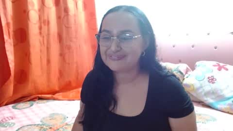 Snapshot of gia_nahomi chatting on January 9, 4:19 am nahomi online show from January 9, 4:19 am