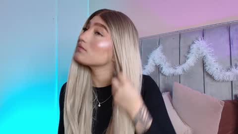 Gia online show from December 12, 11:50 am