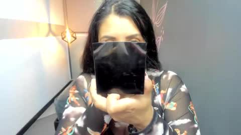 Snapshot of giafox_ chatting on February 6, 12:15 pm G I A FOX online show from February 6, 12:15 pm