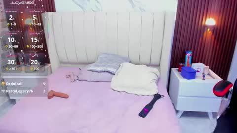 G I A N N A  online show from September 25, 8:17 pm