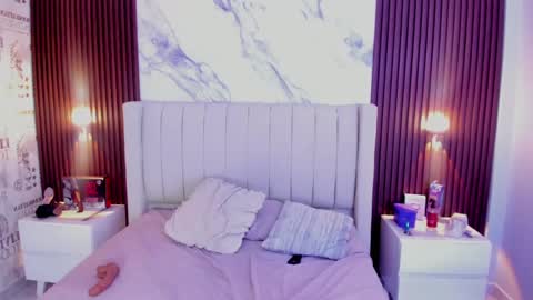 G I A N N A  online show from September 18, 7:56 pm