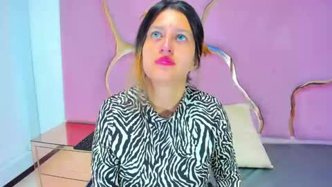 GiaRoussel online show from January 2, 1:40 pm