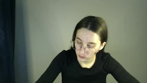 Gigi online show from December 19, 2:13 pm