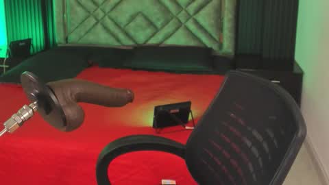 giia online show from December 13, 7:53 pm