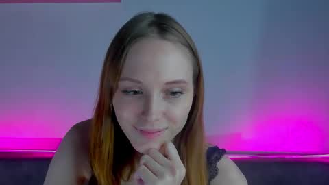 Snapshot of gina_lovelyy chatting on October 31, 11:36 am Gina online show from October 31, 11:36 am