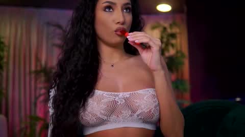 Gina online show from February 9, 7:49 pm