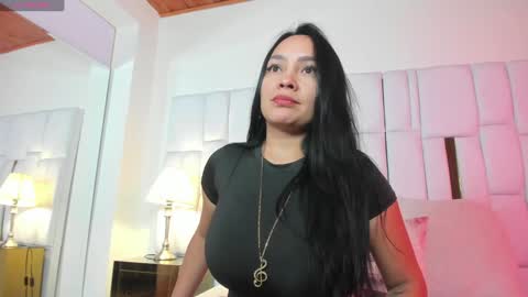 Snapshot of ginebra_ness chatting on December 6, 10:40 pm Ginebra Ness online show from December 6, 10:40 pm