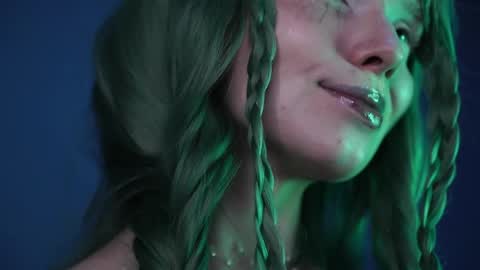        im expecting 350 thumbs up on my altar   online show from March 28, 10:19 pm