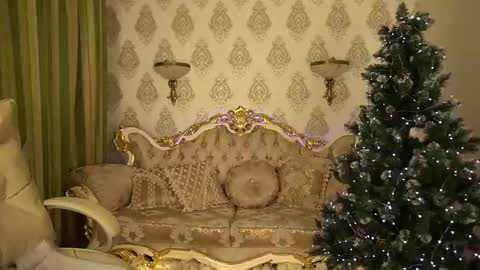 GingerLizzii online show from December 16, 2:05 pm
