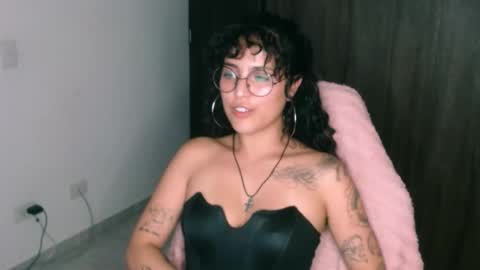giny_bean online show from March 29, 4:22 am