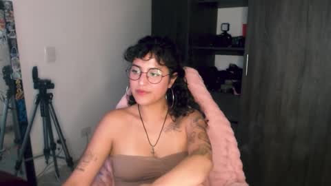 giny_bean online show from March 2, 11:06 am