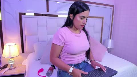 Snapshot of giorgia_13 chatting on December 7, 11:51 am giorgia online show from December 7, 11:51 am