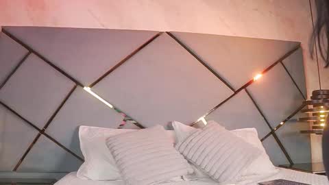 giorgia online show from October 22, 3:00 am