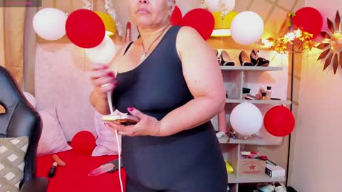Snapshot of girl_amada chatting on December 5, 12:22 pm Girl Amada online show from December 5, 12:22 pm
