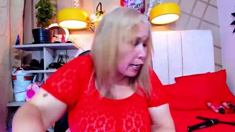 Snapshot of girl_amada chatting on February 24, 11:19 pm Girl Amada online show from February 24, 11:19 pm