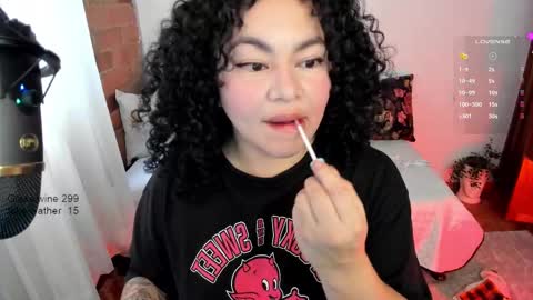 Snapshot of girl_inline chatting on March 2, 9:19 pm girl_inline online show from March 2, 9:19 pm