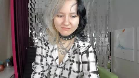 Snapshot of girl_next_doorr chatting on February 1, 12:26 pm girl_next_doorr online show from February 1, 12:26 pm