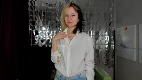 Snapshot of girl_next_doorr chatting on January 4, 12:27 pm girl_next_doorr online show from January 4, 12:27 pm