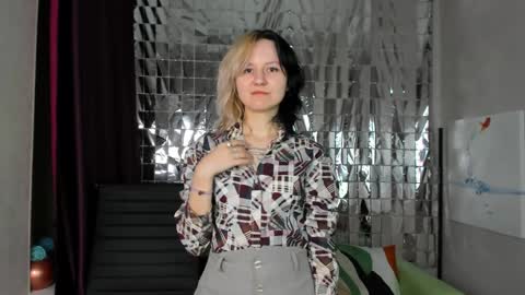 Snapshot of girl_next_doorr chatting on January 25, 12:08 pm girl_next_doorr online show from January 25, 12:08 pm
