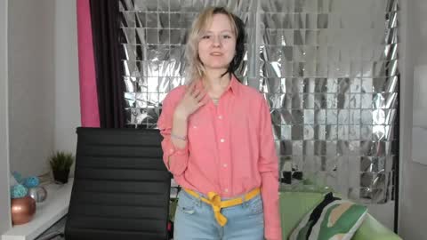 Snapshot of girl_next_doorr chatting on January 21, 11:35 am girl_next_doorr online show from January 21, 11:35 am