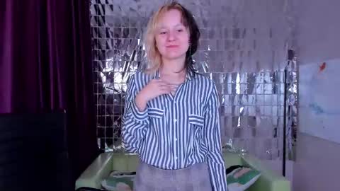 Snapshot of girl_next_doorr chatting on December 27, 12:45 pm girl_next_doorr online show from December 27, 12:45 pm