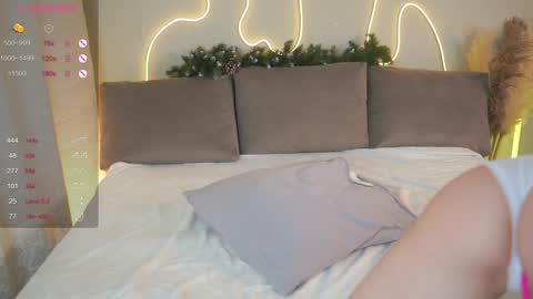 Ella Lisa Chloe online show from January 22, 9:11 pm