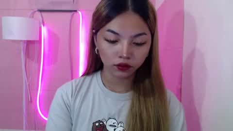 Snapshot of girlthatuneedxxx chatting on March 2, 1:37 am Rhaine online show from March 2, 1:37 am