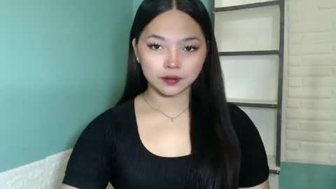 Rhaine online show from November 17, 6:19 pm