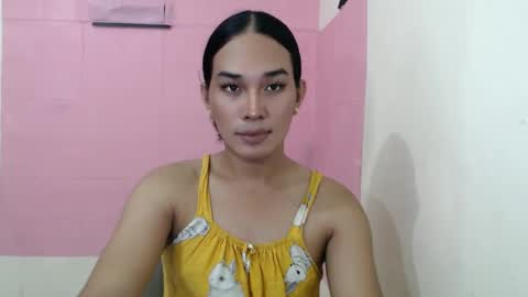 Snapshot of girlthatuneedxxx chatting on December 3, 8:36 am Rhaine online show from December 3, 8:36 am